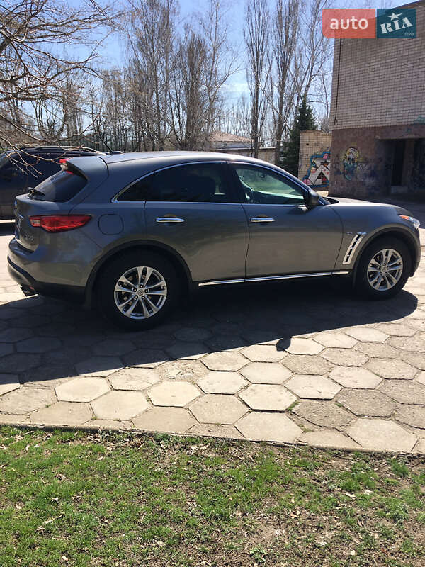 Позашляховик / Кросовер Infiniti QX70 2013 в Южноукраїнську