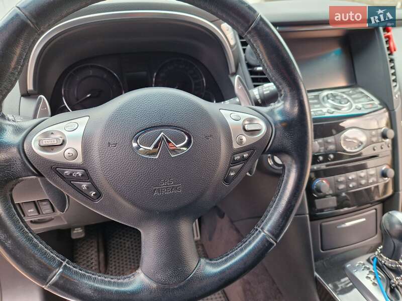 Позашляховик / Кросовер Infiniti QX70 2016 в Києві