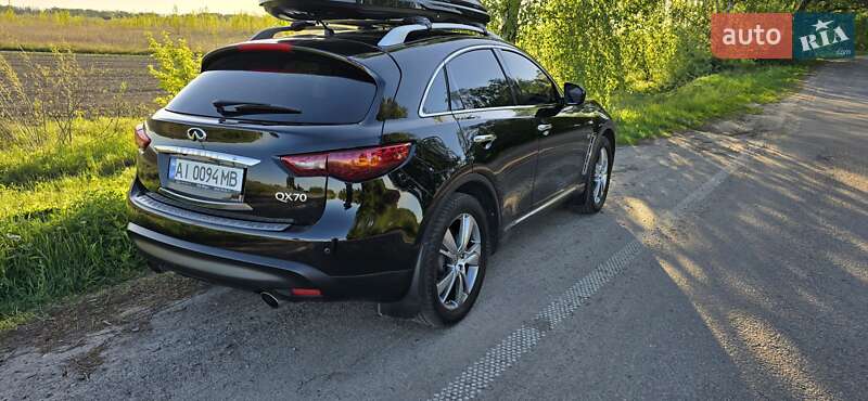 Внедорожник / Кроссовер Infiniti QX70 2013 в Обухове