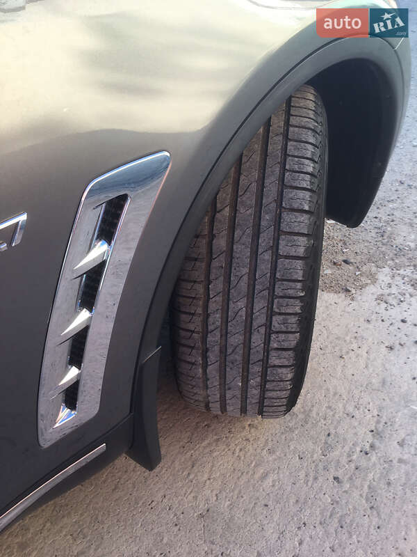 Позашляховик / Кросовер Infiniti QX70 2013 в Южноукраїнську