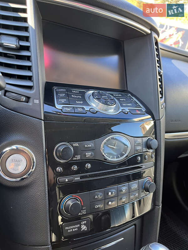 Позашляховик / Кросовер Infiniti QX70 2015 в Одесі