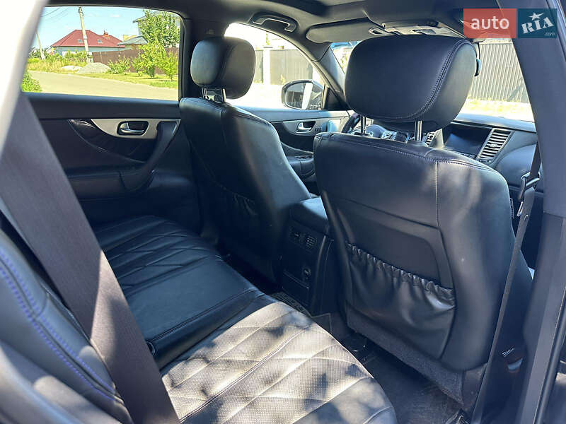 Внедорожник / Кроссовер Infiniti QX70 2016 в Киеве