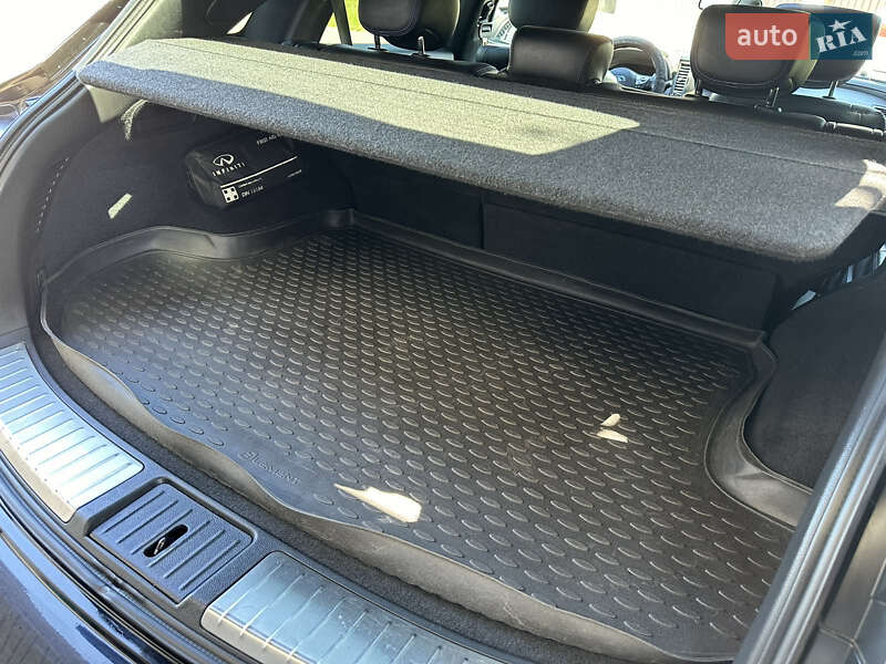 Внедорожник / Кроссовер Infiniti QX70 2016 в Киеве