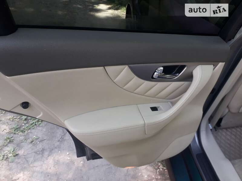 Внедорожник / Кроссовер Infiniti QX70 2015 в Запорожье