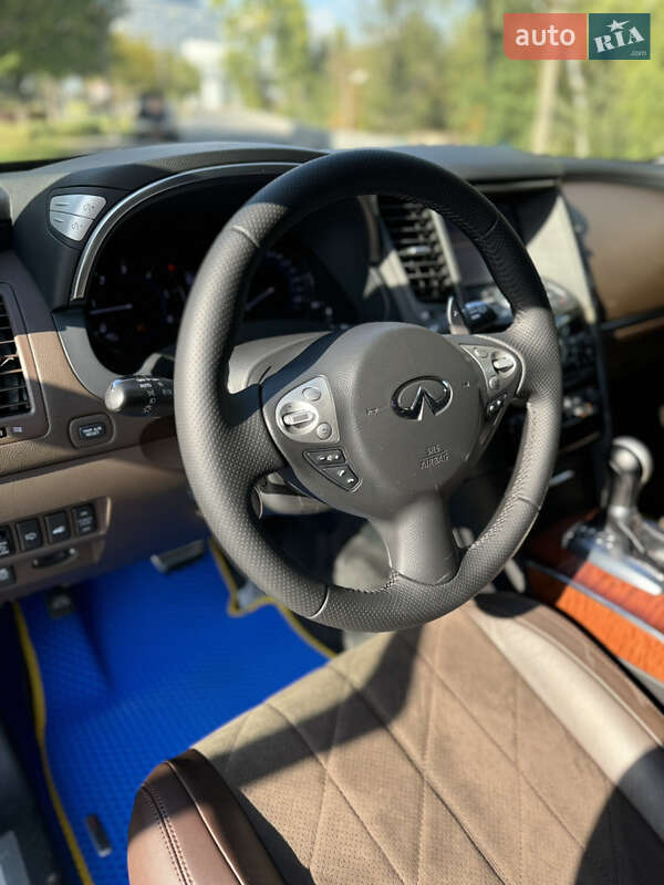 Позашляховик / Кросовер Infiniti QX70 2013 в Дніпрі