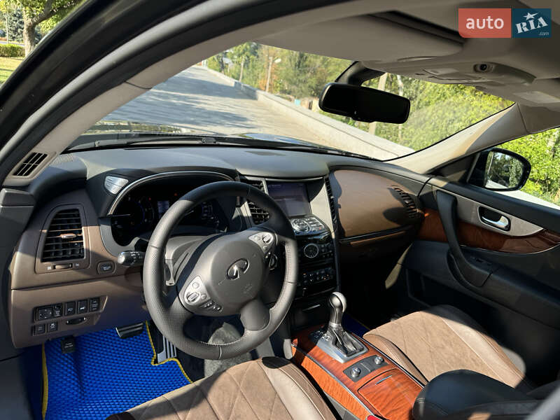 Позашляховик / Кросовер Infiniti QX70 2013 в Дніпрі