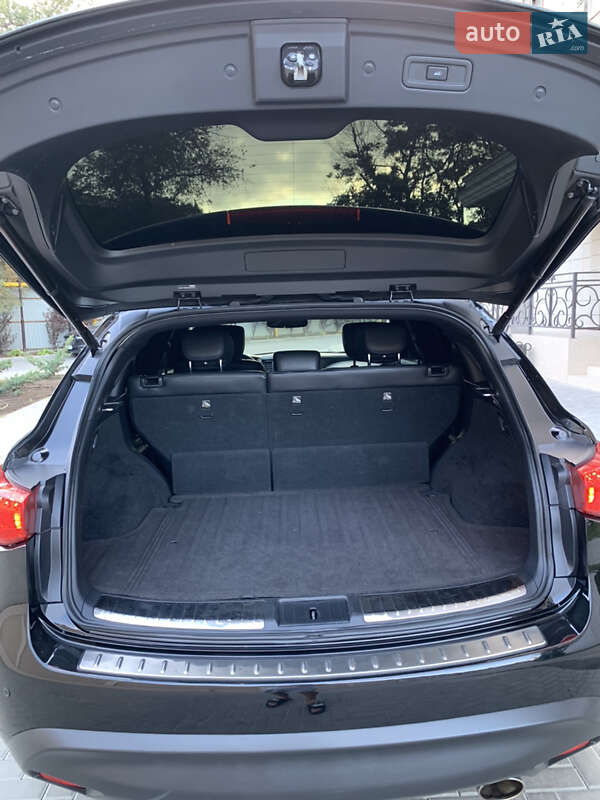 Внедорожник / Кроссовер Infiniti QX70 2015 в Одессе