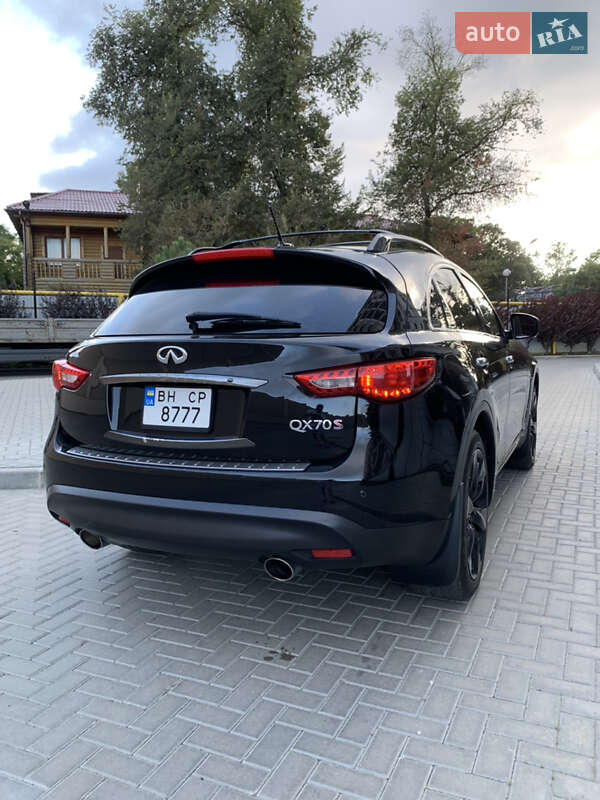Внедорожник / Кроссовер Infiniti QX70 2015 в Одессе