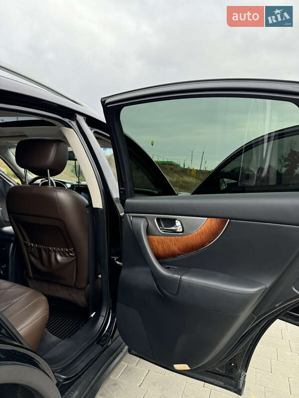 Внедорожник / Кроссовер Infiniti QX70 2016 в Хмельницком