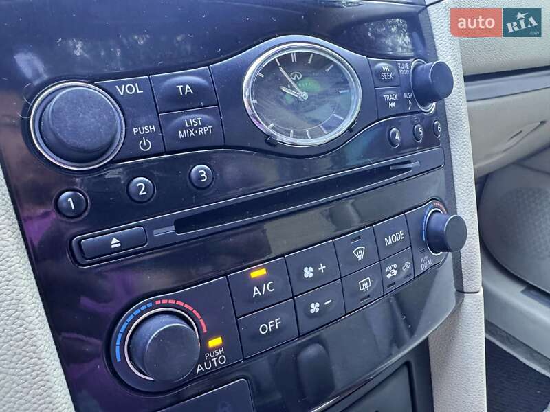Внедорожник / Кроссовер Infiniti QX70 2013 в Черкассах
