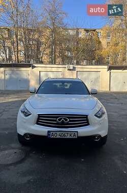 Внедорожник / Кроссовер Infiniti QX70 2015 в Межгорье