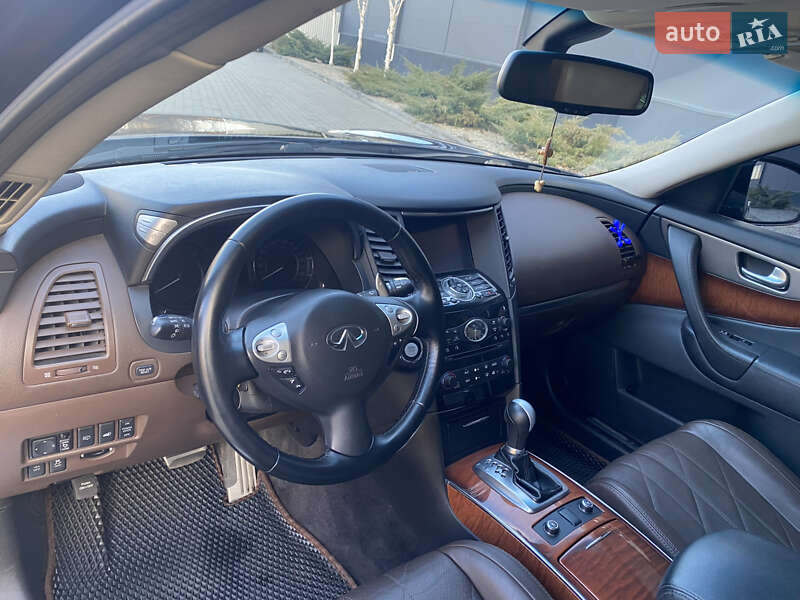 Позашляховик / Кросовер Infiniti QX70 2013 в Києві