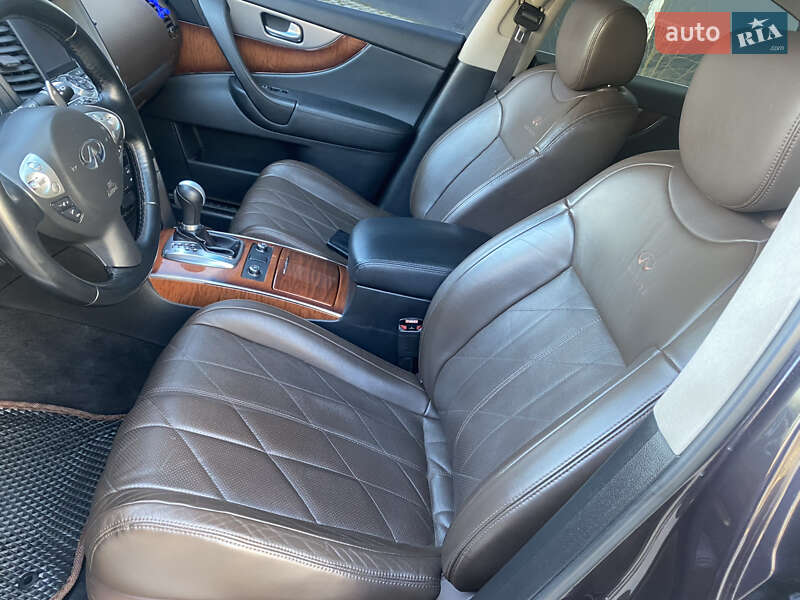 Позашляховик / Кросовер Infiniti QX70 2013 в Києві