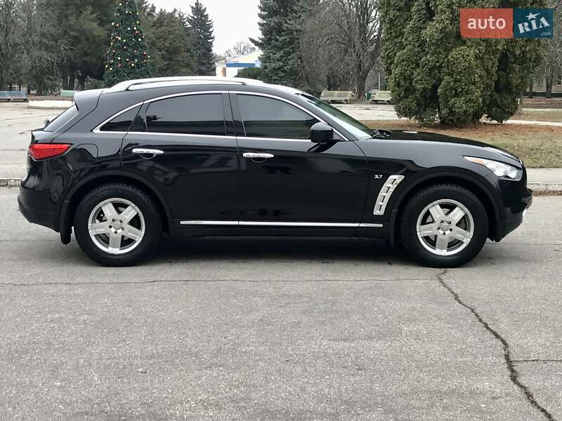 Внедорожник / Кроссовер Infiniti QX70 2013 в Петрове