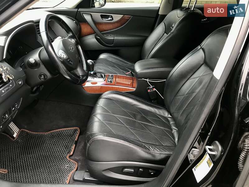 Внедорожник / Кроссовер Infiniti QX70 2013 в Петрове