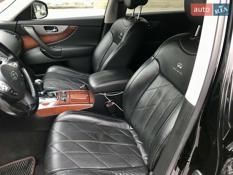 Внедорожник / Кроссовер Infiniti QX70 2013 в Петрове