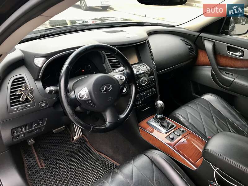 Внедорожник / Кроссовер Infiniti QX70 2013 в Петрове