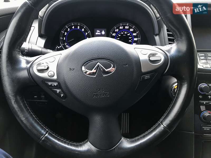 Внедорожник / Кроссовер Infiniti QX70 2013 в Петрове