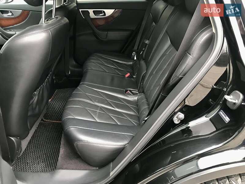 Внедорожник / Кроссовер Infiniti QX70 2013 в Петрове