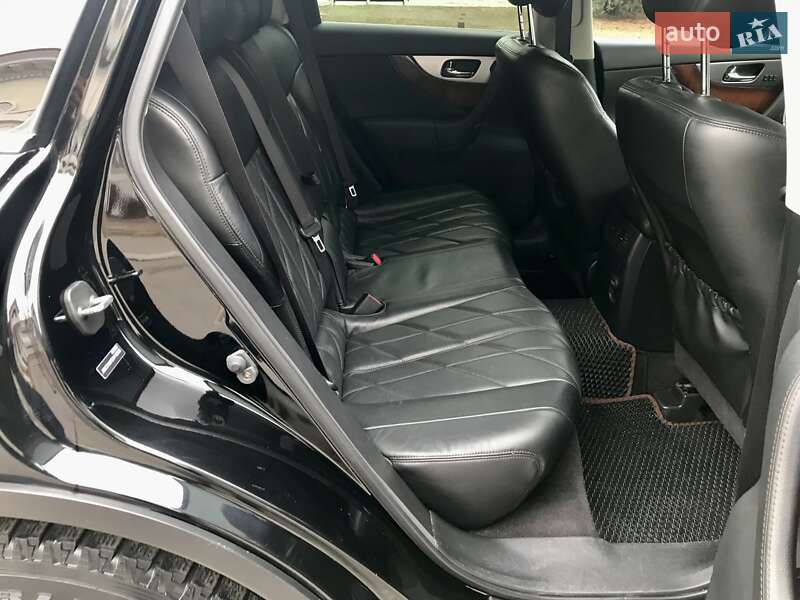 Внедорожник / Кроссовер Infiniti QX70 2013 в Петрове