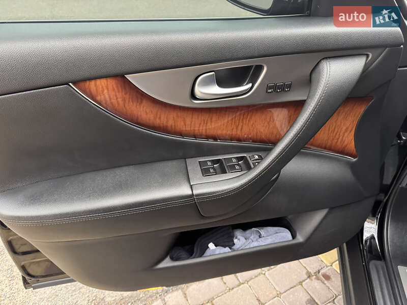 Внедорожник / Кроссовер Infiniti QX70 2013 в Одессе