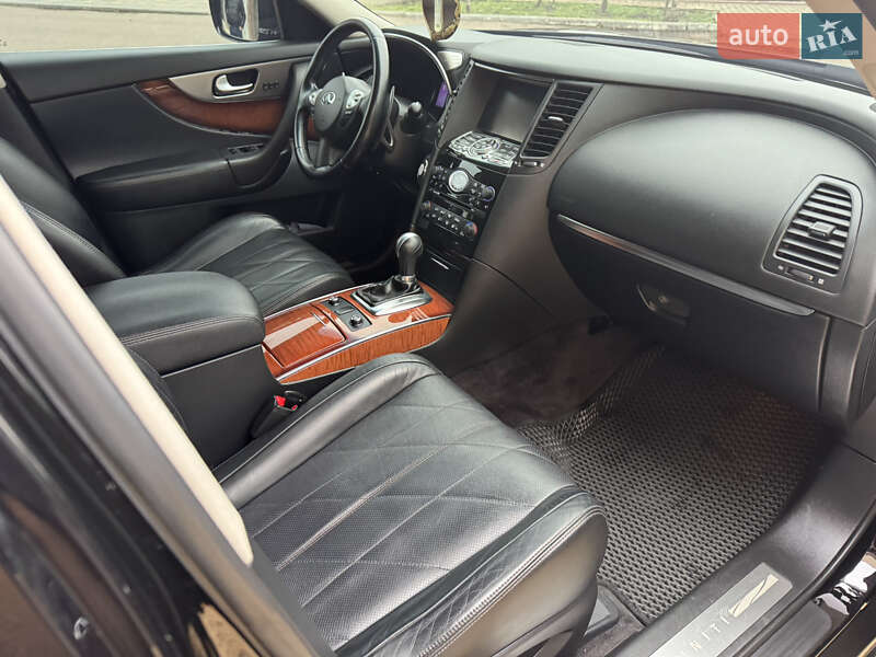 Внедорожник / Кроссовер Infiniti QX70 2013 в Одессе