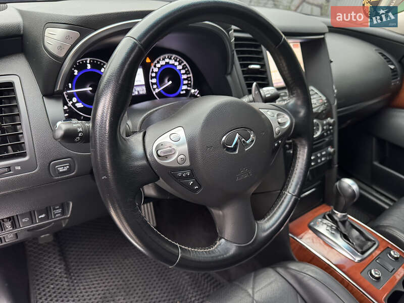 Внедорожник / Кроссовер Infiniti QX70 2013 в Одессе