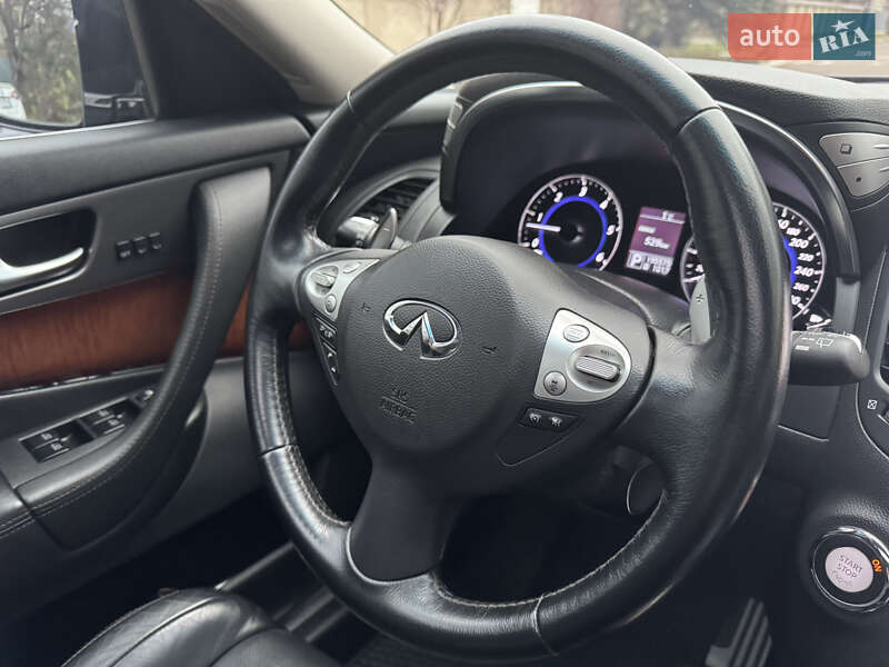 Внедорожник / Кроссовер Infiniti QX70 2013 в Одессе