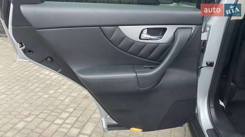 Внедорожник / Кроссовер Infiniti QX70 2014 в Виннице