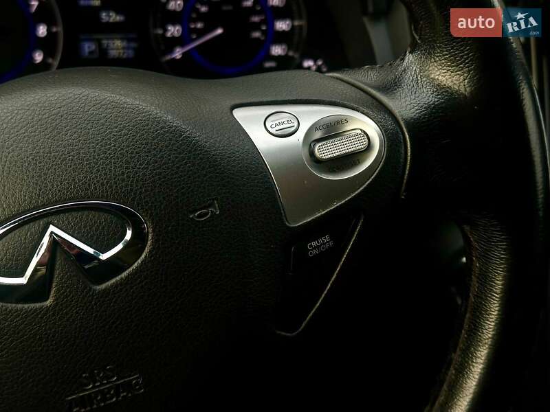 Внедорожник / Кроссовер Infiniti QX70 2015 в Одессе