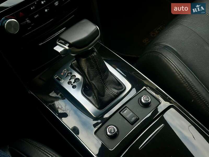Внедорожник / Кроссовер Infiniti QX70 2015 в Одессе