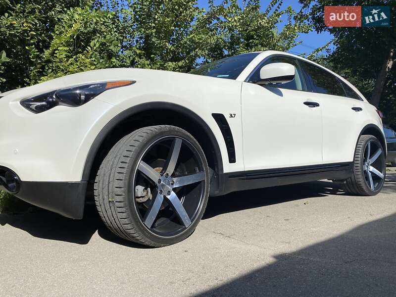 Внедорожник / Кроссовер Infiniti QX70 2016 в Каменском