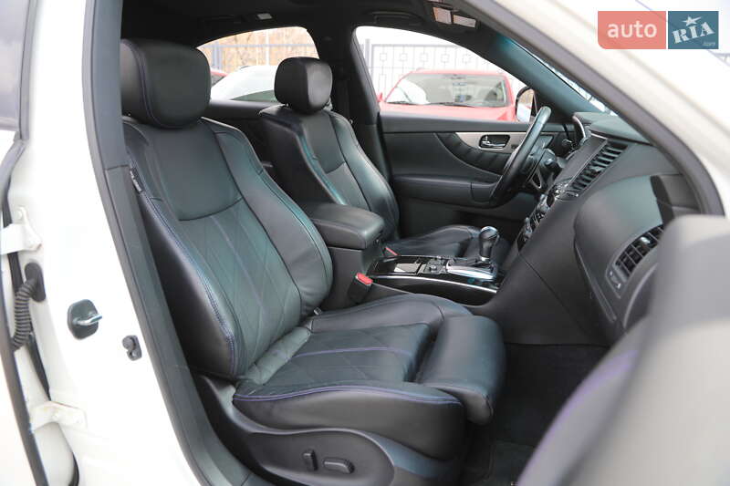 Позашляховик / Кросовер Infiniti QX70 2016 в Харкові