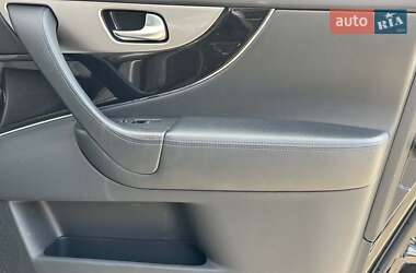 Внедорожник / Кроссовер Infiniti QX70 2015 в 