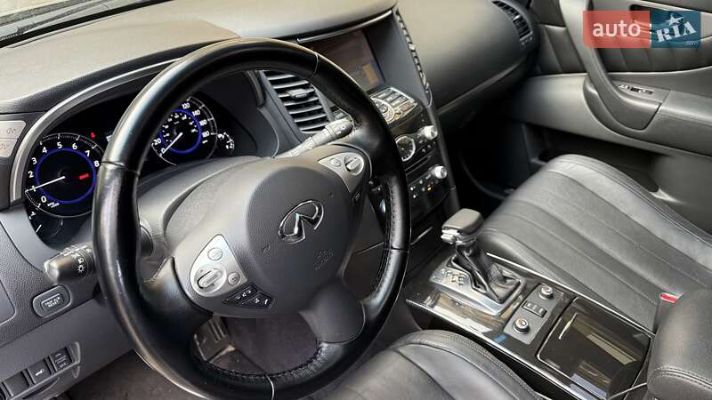 Позашляховик / Кросовер Infiniti QX70 2016 в Краматорську