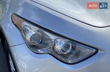 Внедорожник / Кроссовер Infiniti QX70 2015 в 