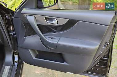 Внедорожник / Кроссовер Infiniti QX70 2013 в 
