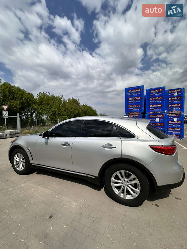 Позашляховик / Кросовер Infiniti QX70 2016 в Києві