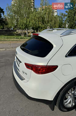 Внедорожник / Кроссовер Infiniti QX70 2013 в 