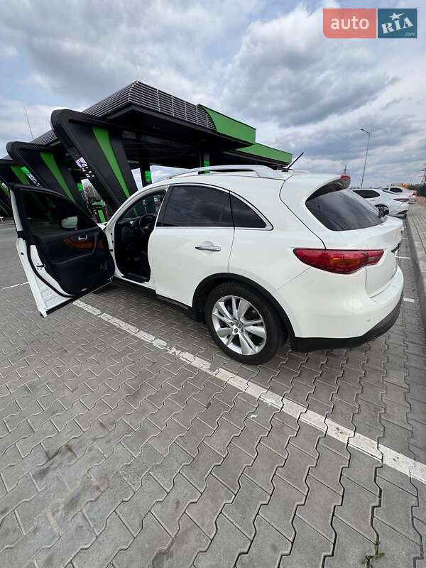 Внедорожник / Кроссовер Infiniti QX70 2013 в Николаеве