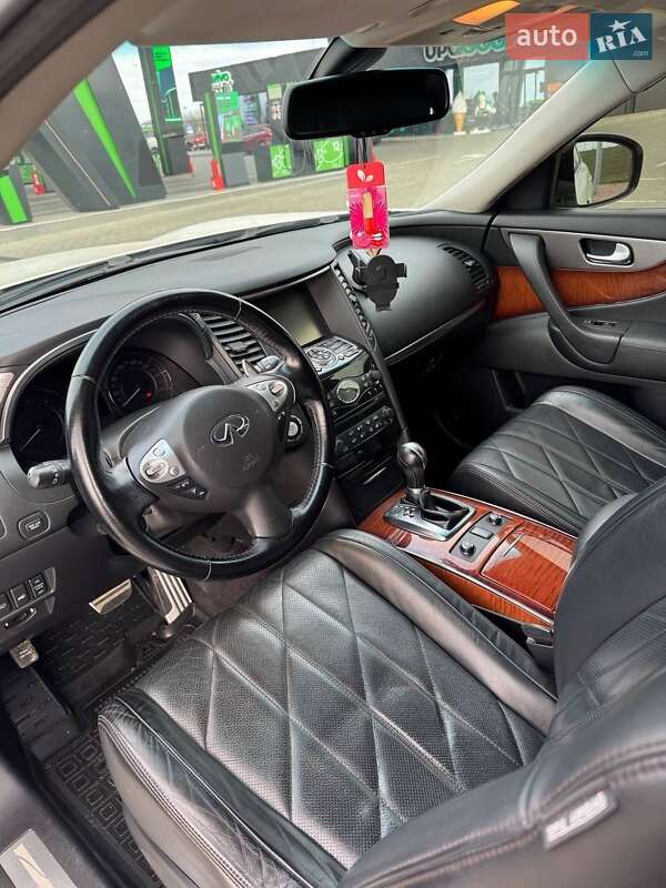 Внедорожник / Кроссовер Infiniti QX70 2013 в Николаеве