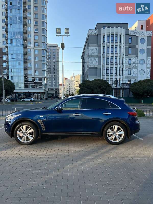 Внедорожник / Кроссовер Infiniti QX70 2013 в Хмельницком