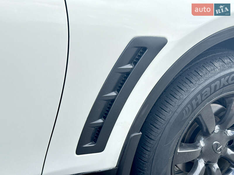 Внедорожник / Кроссовер Infiniti QX70 2016 в Виннице