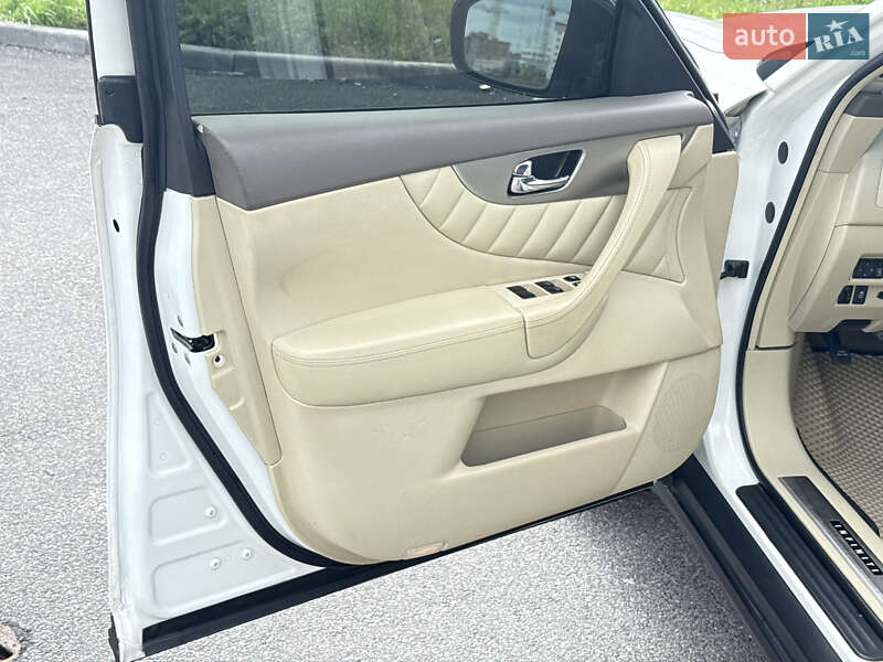 Внедорожник / Кроссовер Infiniti QX70 2016 в Виннице