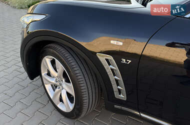 Позашляховик / Кросовер Infiniti QX70 2013 в 