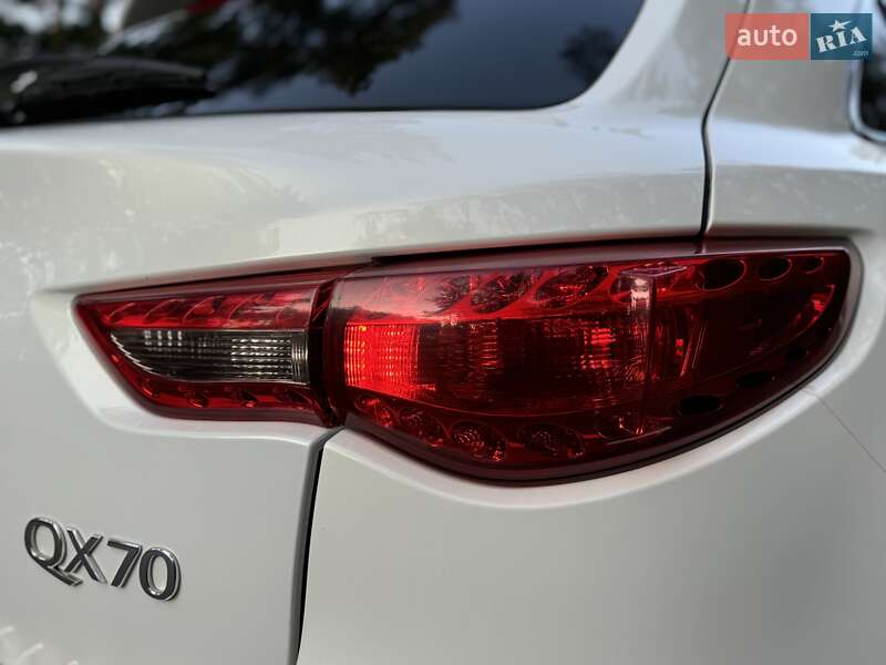 Внедорожник / Кроссовер Infiniti QX70 2014 в Киеве