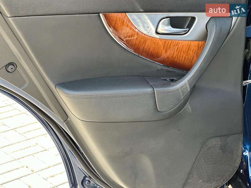 Позашляховик / Кросовер Infiniti QX70 2016 в Одесі