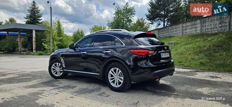 Внедорожник / Кроссовер Infiniti QX70 2015 в Вараше