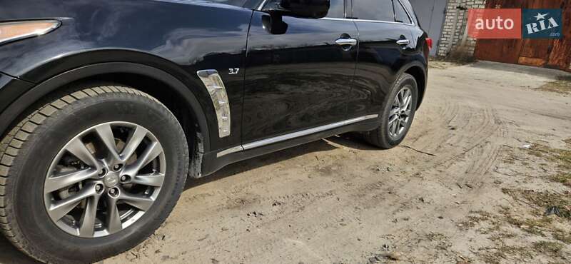 Внедорожник / Кроссовер Infiniti QX70 2015 в Вараше