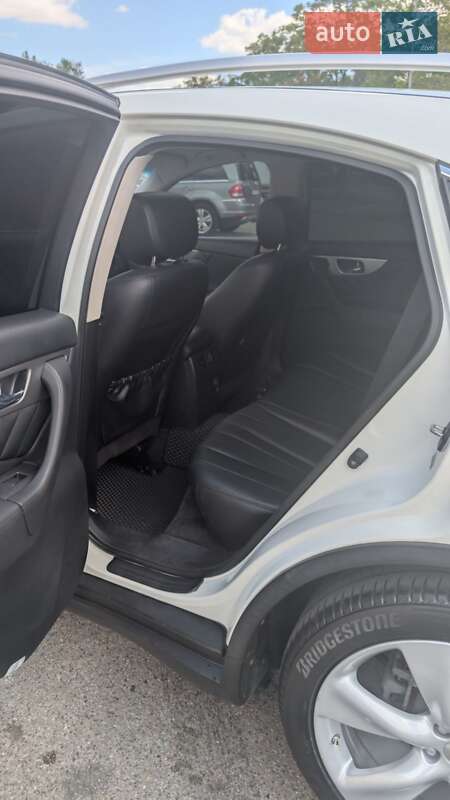 Внедорожник / Кроссовер Infiniti QX70 2013 в Львове